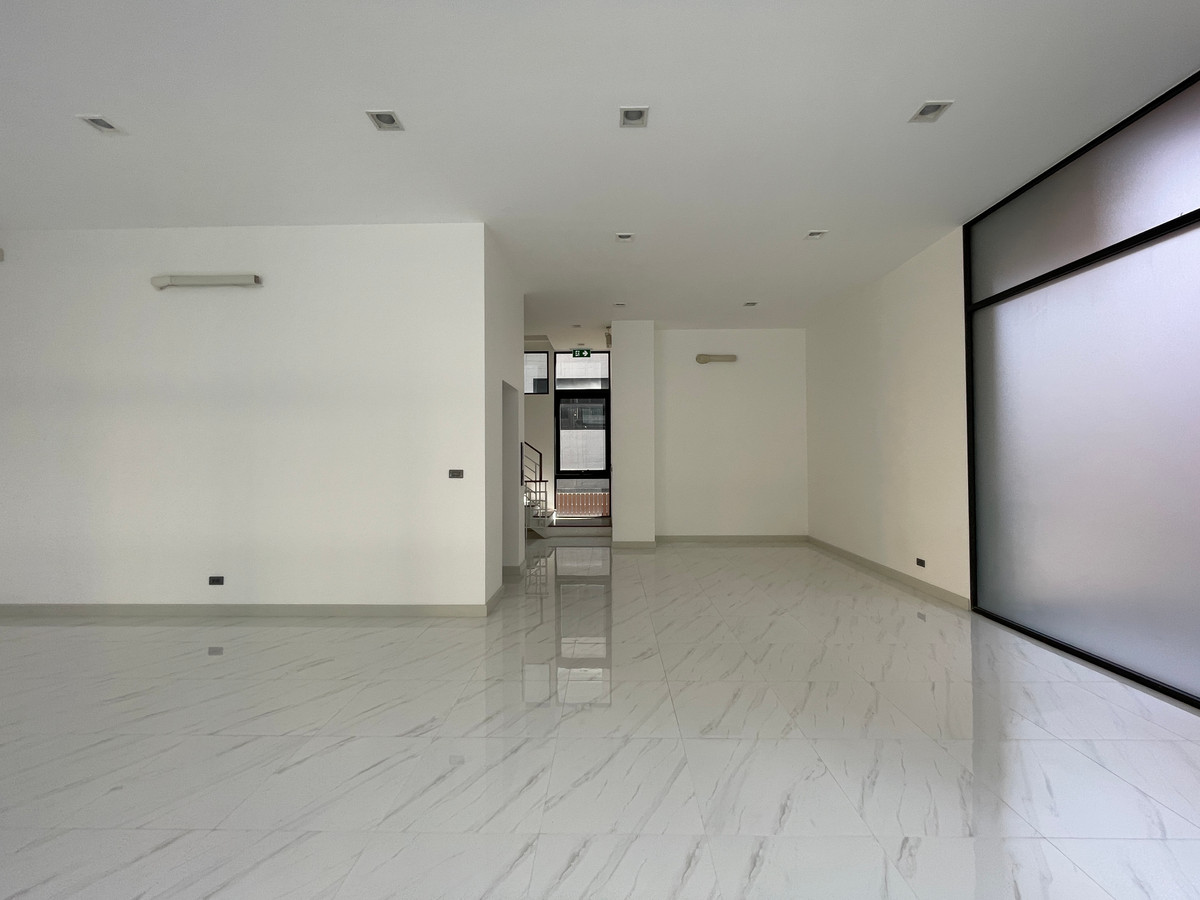 For SaleHome OfficeRamkhamhaeng, Hua Mak : Luxurious 5-story home office for sale, Metier Rama 9 project (Metier Rama 9), designed under the concept of superiority. Private parking for up to 6 cars