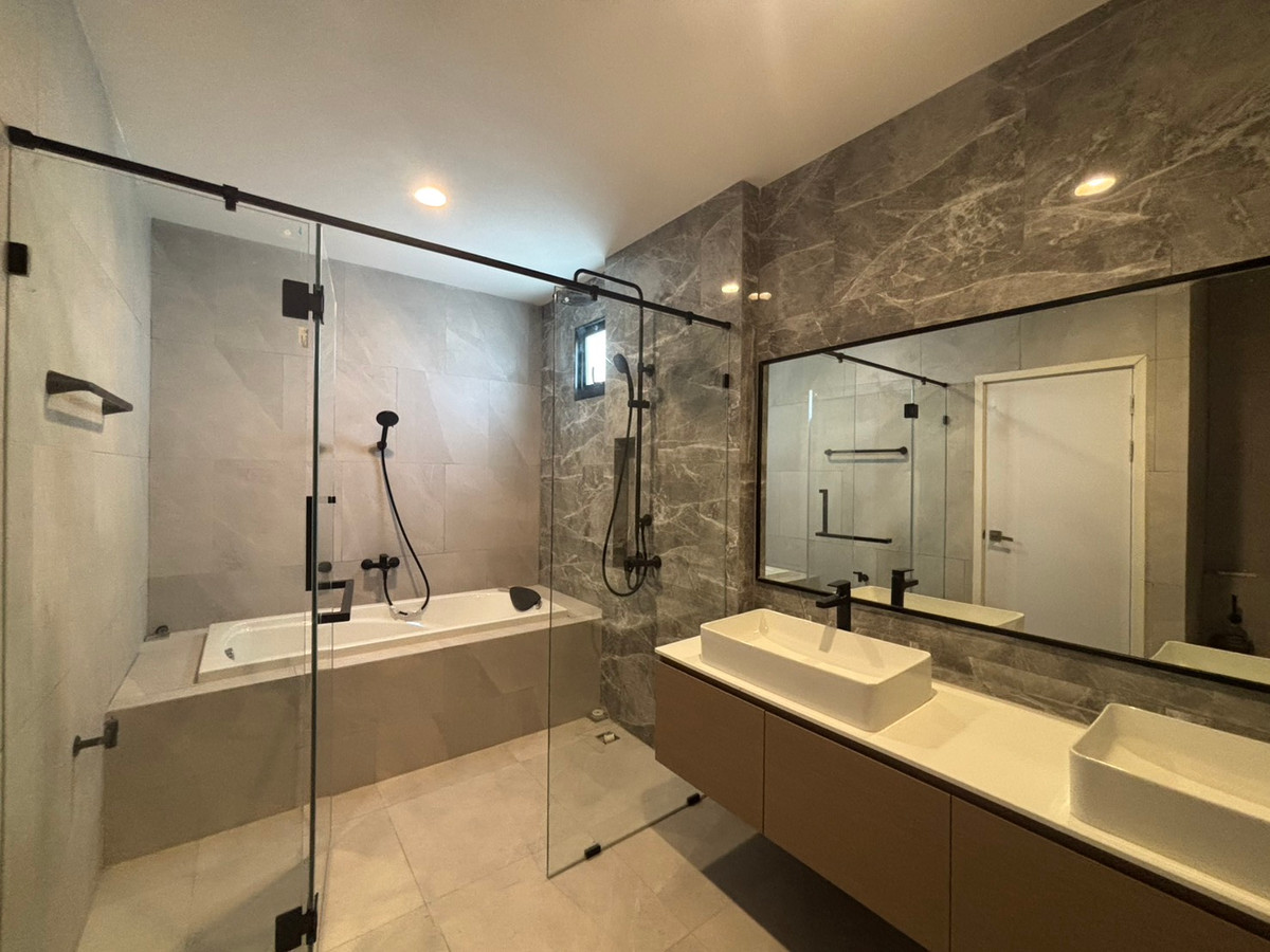 ขายทาวน์โฮมพระราม 3 สาธุประดิษฐ์ : ✨ขายทาวน์โฮมสไตล์ Modern 4ชั้นย่านพระราม 3 ขนาด 270ตรม. 3ห้องนอน เน้นความโปร่ง โล่งภายในในตัวบ้าน ใกล้ King’s College International School และทางด่วน