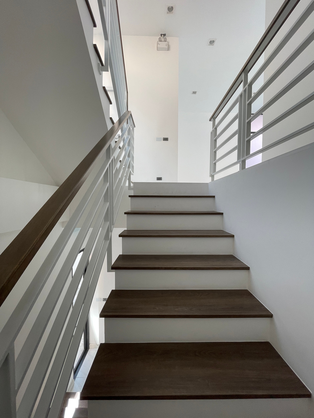 For SaleHome OfficeRamkhamhaeng, Hua Mak : Luxurious 5-story home office for sale, Metier Rama 9 project (Metier Rama 9), designed under the concept of superiority. Private parking for up to 6 cars