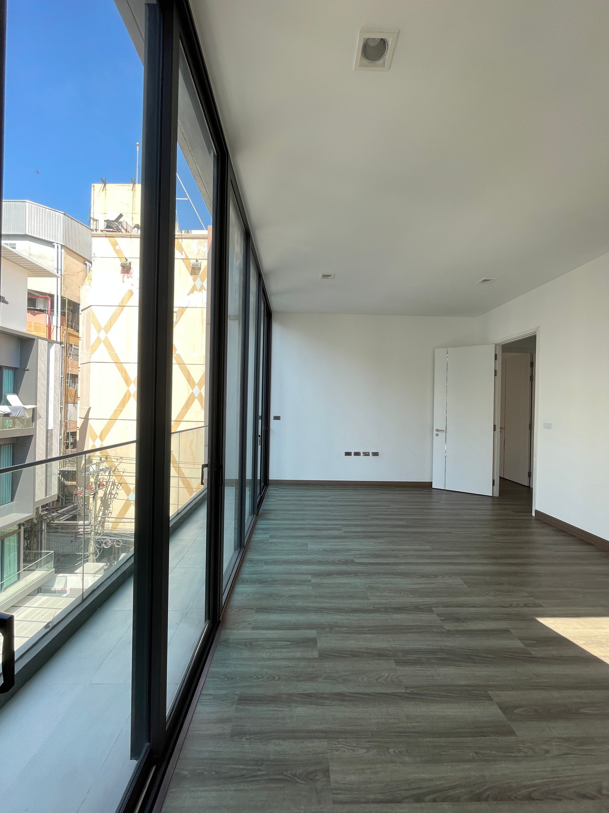 For SaleHome OfficeRamkhamhaeng, Hua Mak : Luxurious 5-story home office for sale, Metier Rama 9 project (Metier Rama 9), designed under the concept of superiority. Private parking for up to 6 cars