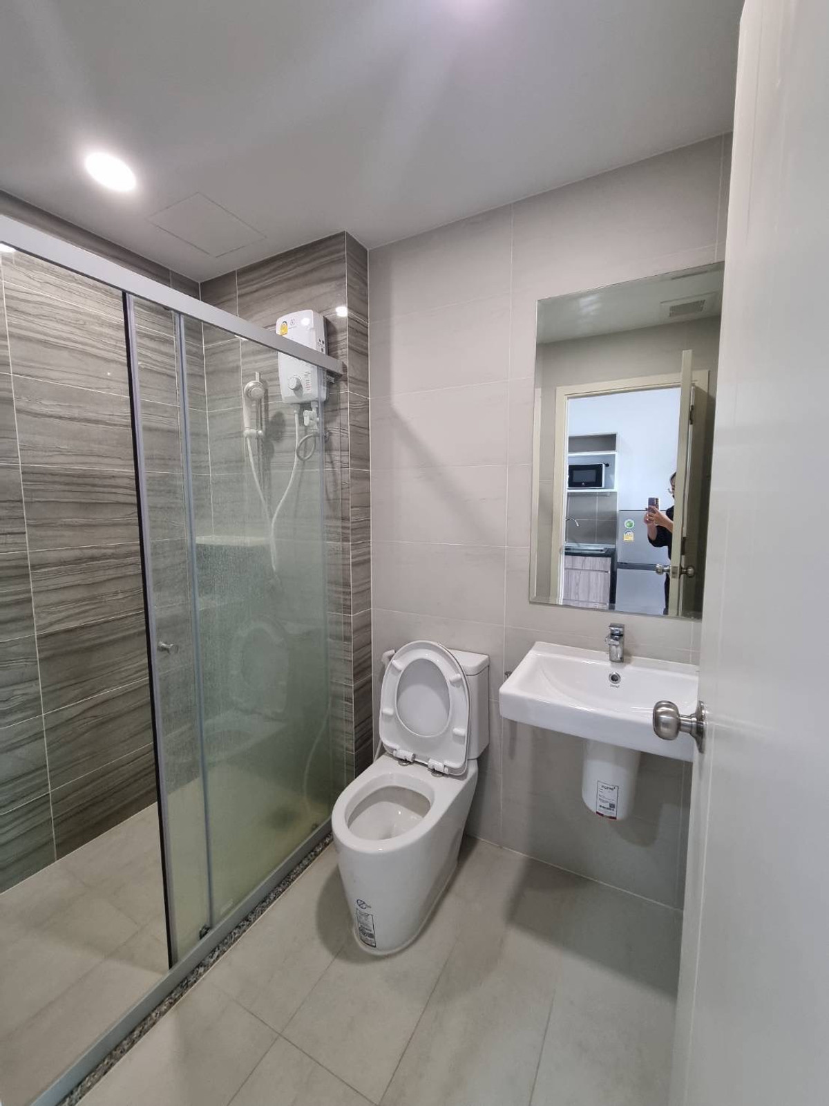 For RentCondoSamut Prakan,Samrong : Condo for rent Supalai Veranda Sukhumvit 117, fully furnished condo, ready to move in, next to Sukhumvit Road, near BTS Pu Chao, 200 meters!!