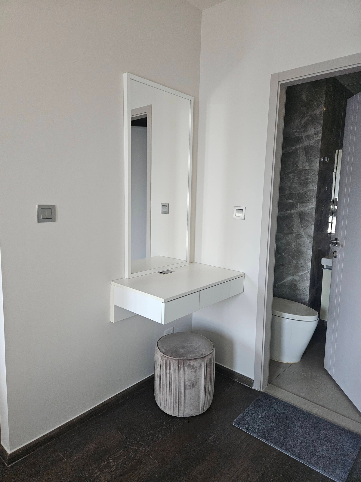 For RentCondoRatchathewi,Phayathai : For Rent ✨ IDEO Q Siam - Ratchathewi ✨ Private elevator directly to your unit. Near BTS Ratchathewi, easiest access to Siam and Asoke!