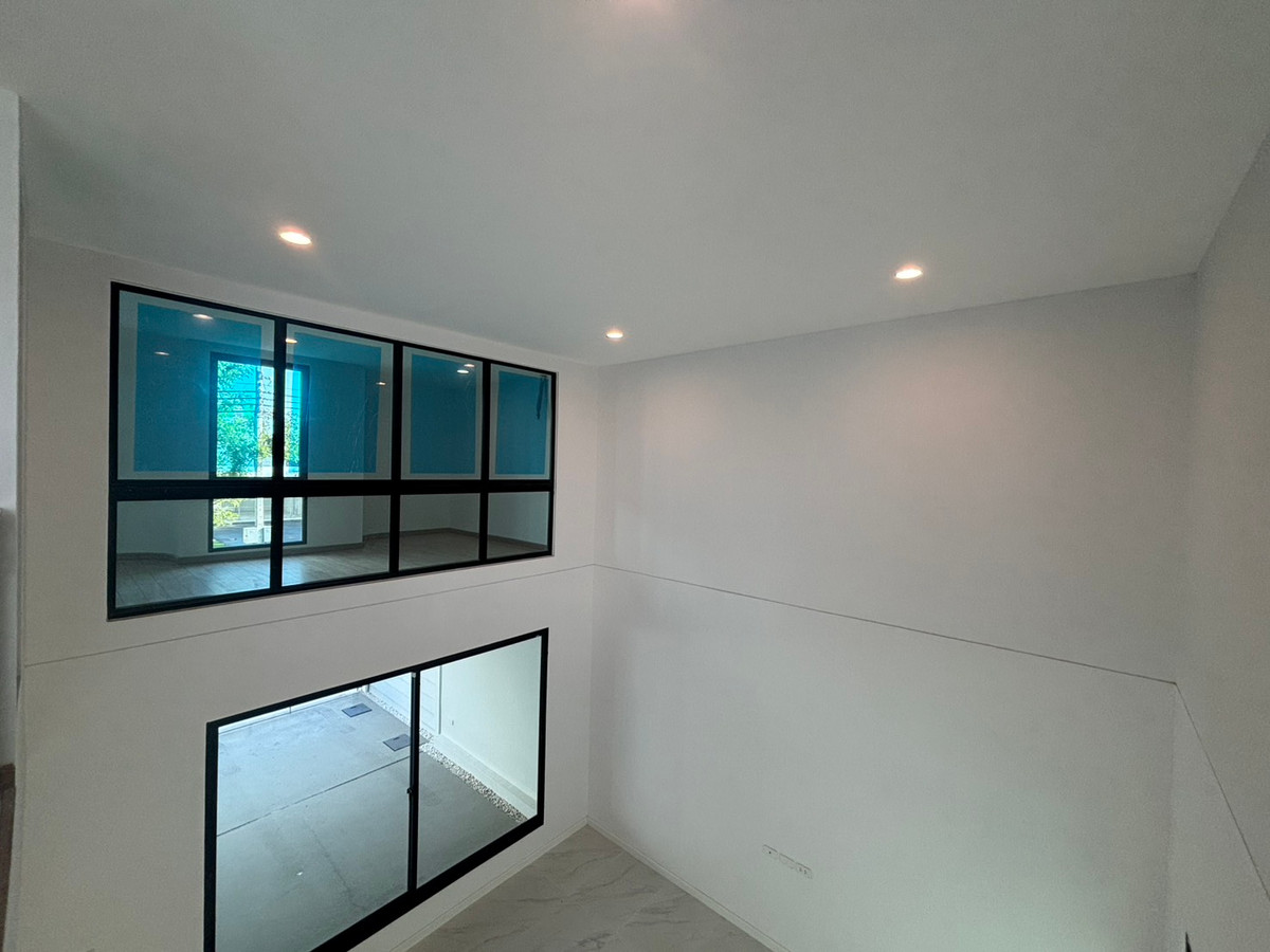 ขายทาวน์โฮมพระราม 3 สาธุประดิษฐ์ : ✨ขายทาวน์โฮมสไตล์ Modern 4ชั้นย่านพระราม 3 ขนาด 270ตรม. 3ห้องนอน เน้นความโปร่ง โล่งภายในในตัวบ้าน ใกล้ King’s College International School และทางด่วน