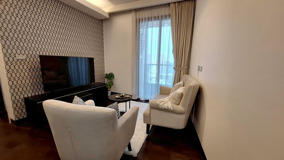 For RentCondoSukhumvit, Asoke, Thonglor : Condo The Lumpini 24, convenient travel, near BTS, there is a shuttle, beautiful room, fully furnished, ready to move in!!