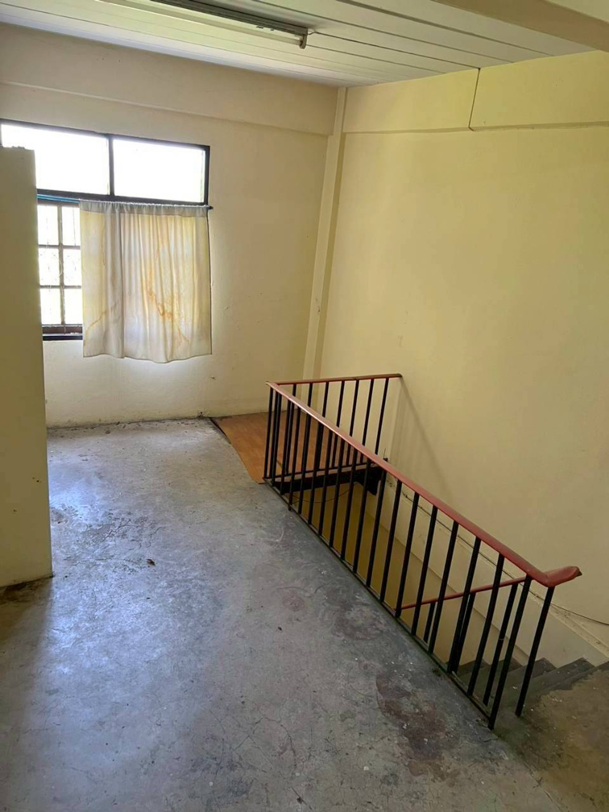 For SaleHome OfficeMin Buri, Romklao : Commercial building for sale, 3.5 floors, Sri Prajak Villa 1-2 (Ramkhamhaeng 156), Saphan Sung District, Bangkok, price 3,700,000 baht.