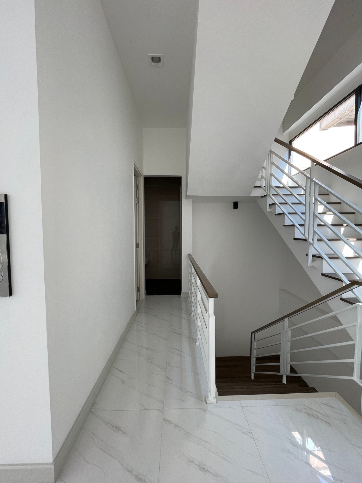 For SaleHome OfficeRamkhamhaeng, Hua Mak : Luxurious 5-story home office for sale, Metier Rama 9 project (Metier Rama 9), designed under the concept of superiority. Private parking for up to 6 cars