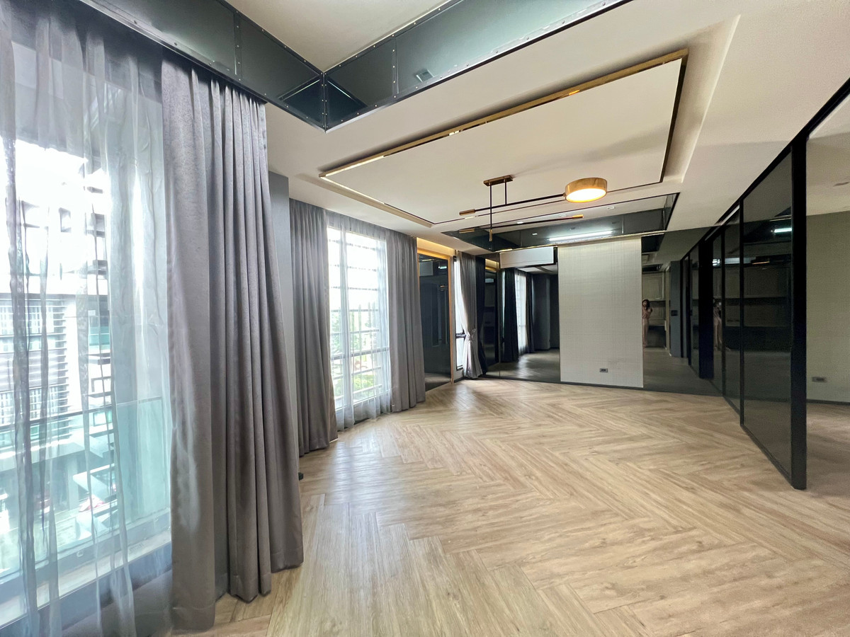 ให้เช่าโฮมออฟฟิศเลียบทางด่วนรามอินทรา : ให้เช่า ARCO Home Office 4 ชั้น | หลังมุม ทำเล Prime Ekkamai–Ramintra | พื้นที่ใหญ่ 395 ตร.ม. | จอดรถได้สูงสุด 6 คัน