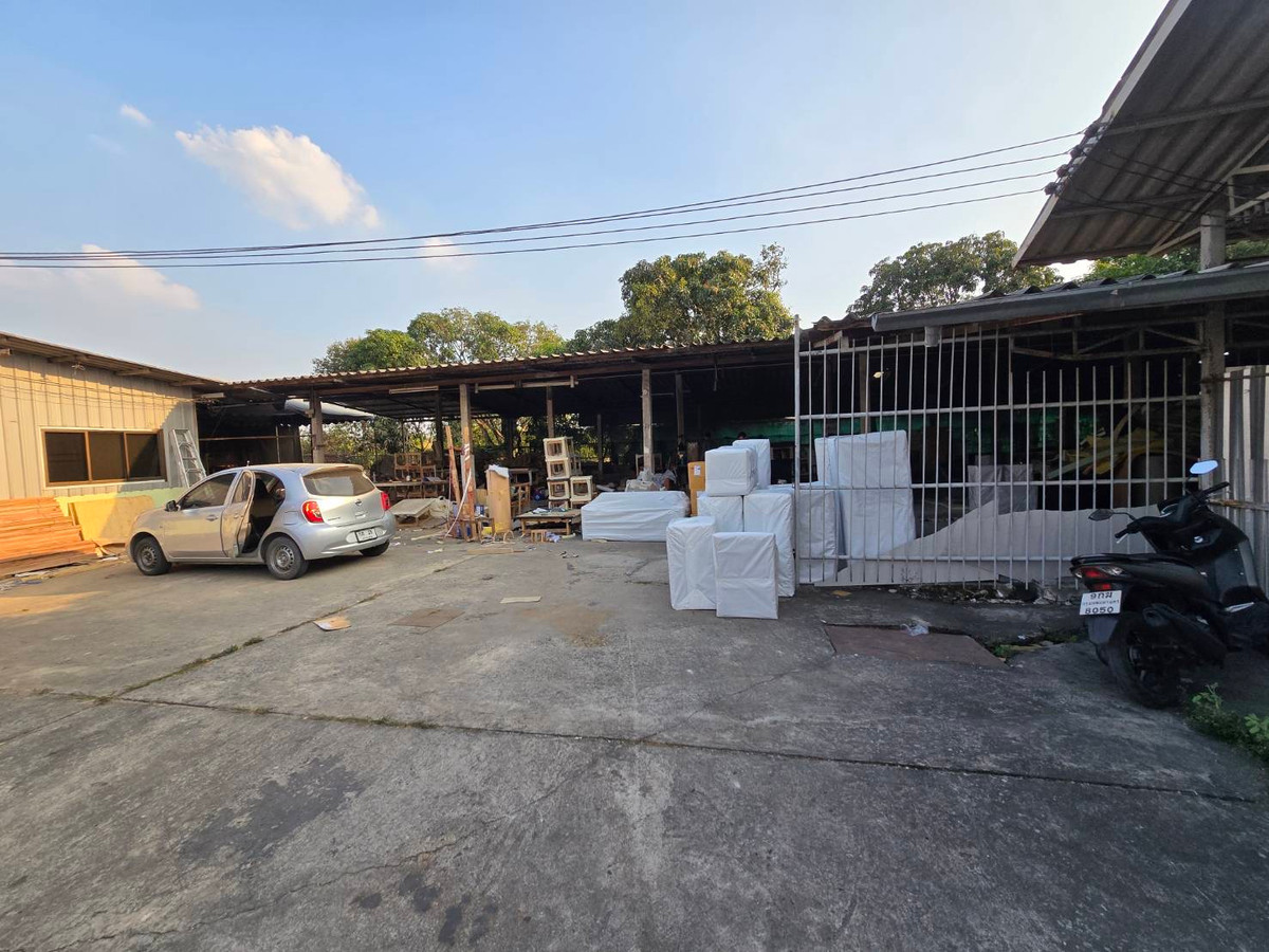 เซ้งโรงงานมีนบุรี-ร่มเกล้า : เซ้งกิจการโรงงานเฟอร์นิเจอร์ ยังประกอบกิจการอยู่ มีคนงานและหัวหน้าช่างพร้อมทำงานต่อ