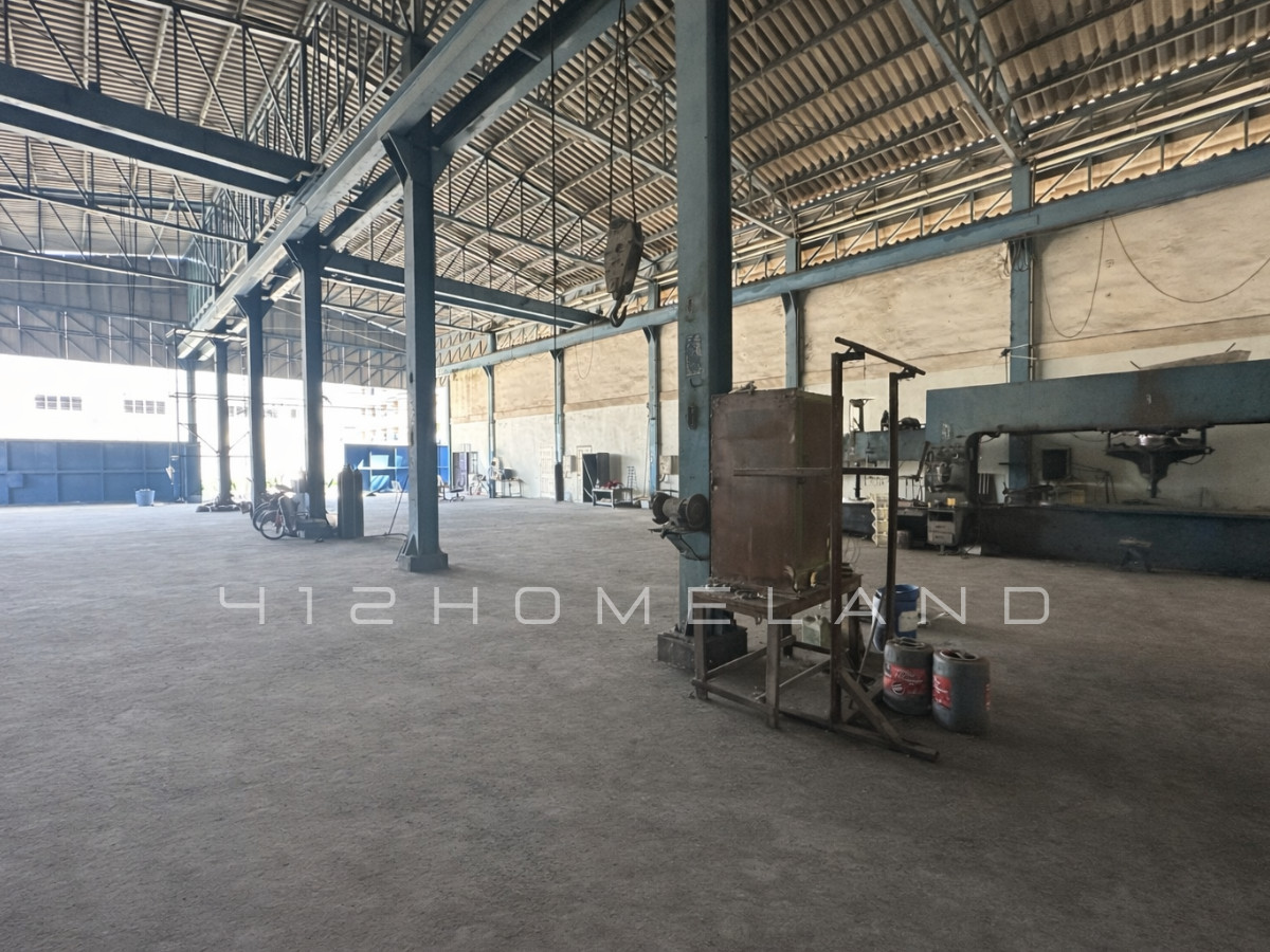 For SaleFactorySamut Prakan,Samrong : Factory + office for sale, 1,300 sq m., purple layout, area 1 rai, industrial location, water and electricity ready, large vehicles easy to get in and out.