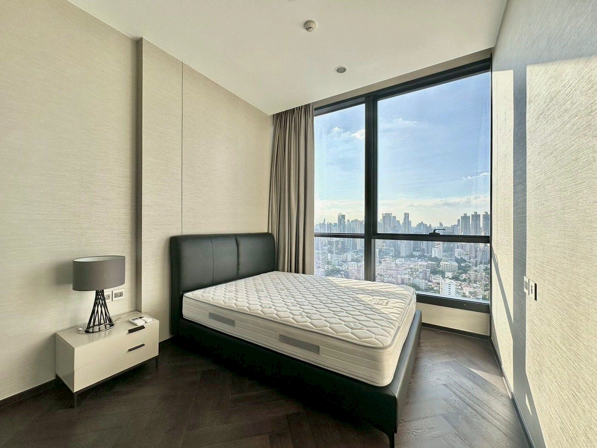 For RentCondoSukhumvit, Asoke, Thonglor : Condo The Esse Sukhumvit 36, convenient travel, near BTS, there is a shuttle, beautifully decorated room, fully furnished, ready to move in!!