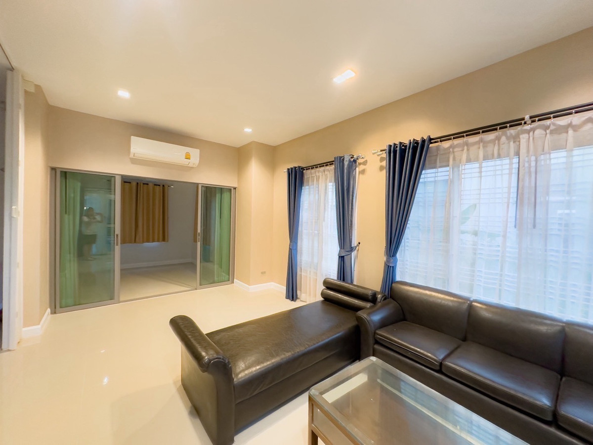 For RentHouseLadkrabang, Suwannaphum Airport : House for rent, Perfect Place Sukhumvit 77, pets allowed.