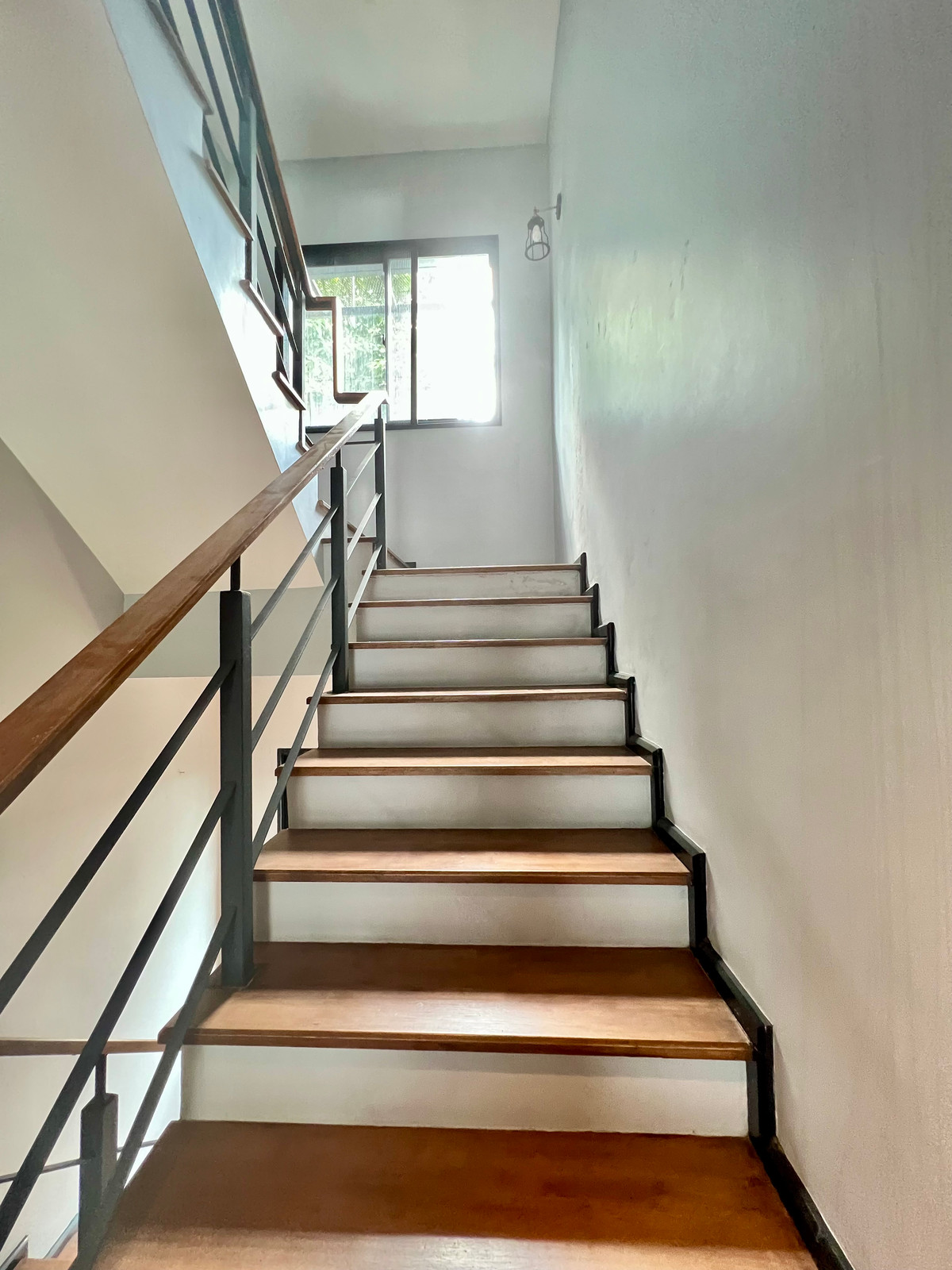 ให้เช่าโฮมออฟฟิศเลียบทางด่วนรามอินทรา : ให้เช่า ARCO Home Office 4 ชั้น | หลังมุม ทำเล Prime Ekkamai–Ramintra | พื้นที่ใหญ่ 395 ตร.ม. | จอดรถได้สูงสุด 6 คัน