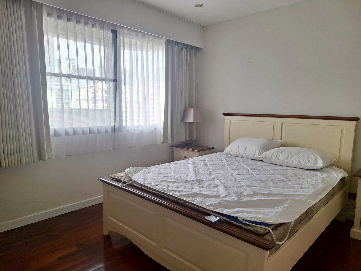 For RentCondoSukhumvit, Asoke, Thonglor : Condo Le Raffine Sukhumvit 24, convenient travel, close to BTS, has a shuttle, fully furnished, ready to move in!