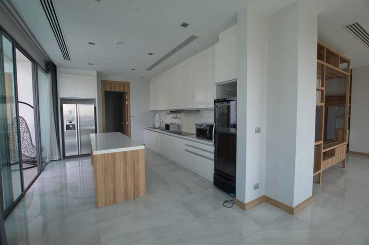 For RentCondoSukhumvit, Asoke, Thonglor : Condo Le Raffine Sukhumvit 39, convenient travel, close to BTS, has a shuttle, fully furnished, ready to move in!!