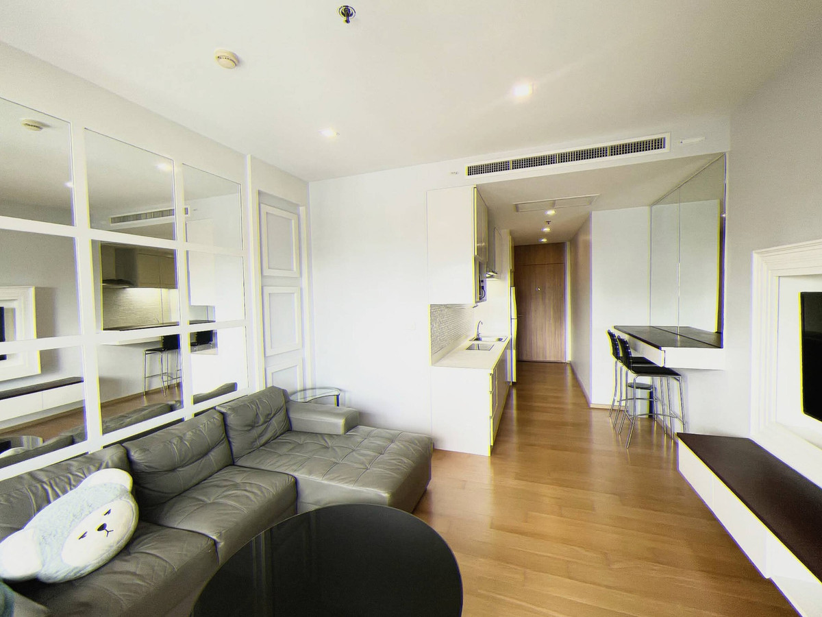 For RentCondoRatchathewi,Phayathai : For Rent 📍 Noble Revent 📍 Ready-to-move-in condo in the heart of Phaya Thai, near BTS Phaya Thai & Airport Rail Link. Just a few steps away! 🚆