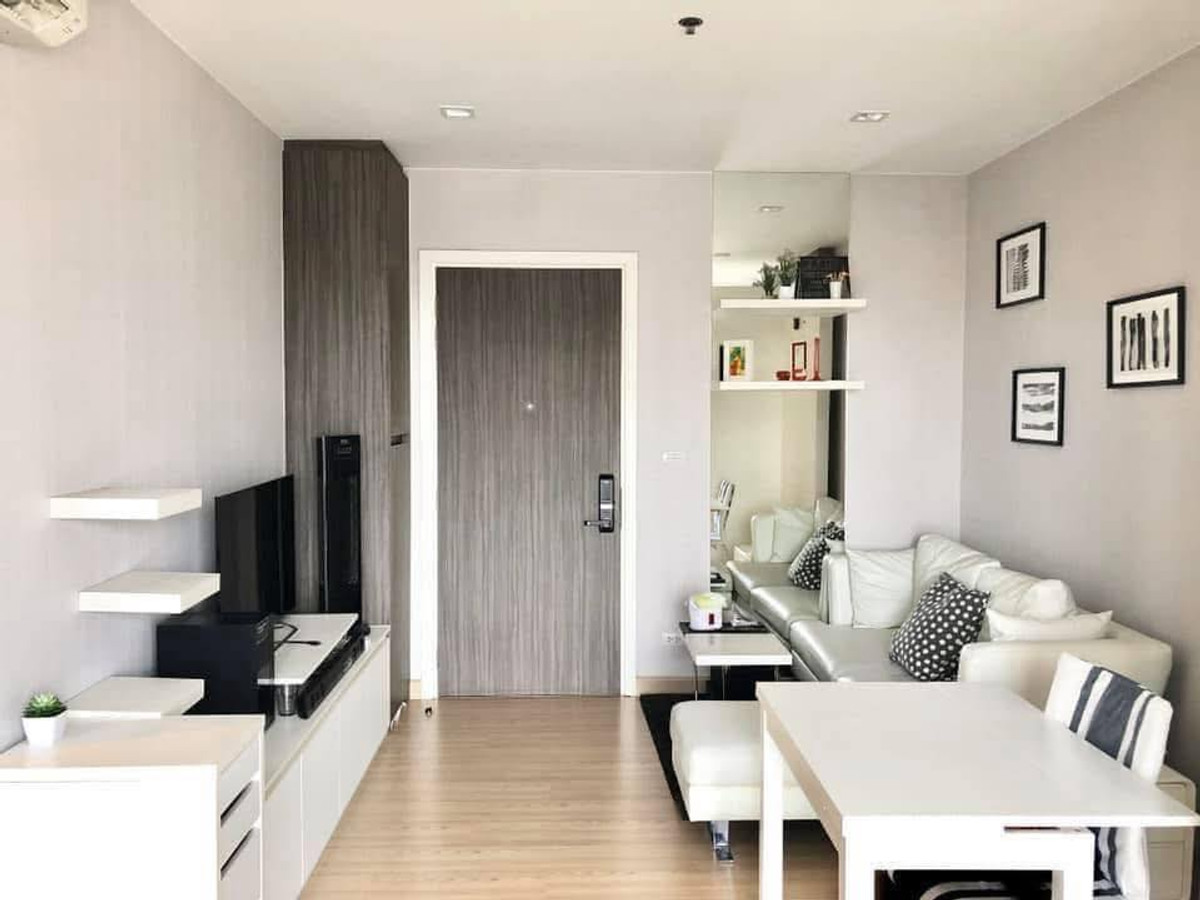For RentCondoWongwianyai, Charoennakor : ⭐️ Urbano Absolute Sathon - Taksin ⭐️ Room size 30 sq m., 20th floor, beautiful room, well decorated. Ready to move in