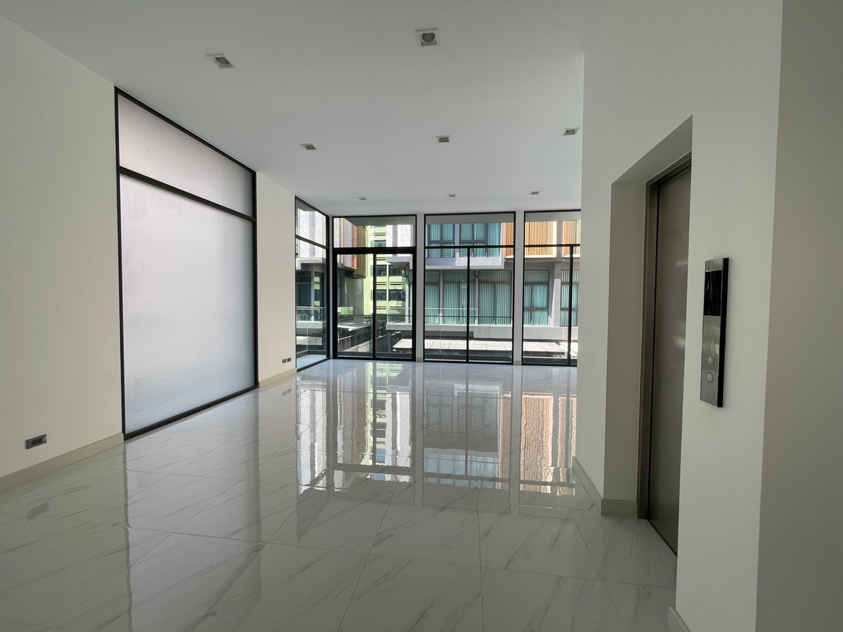 For SaleHome OfficeRamkhamhaeng, Hua Mak : Luxurious 5-story home office for sale, Metier Rama 9 project (Metier Rama 9), designed under the concept of superiority. Private parking for up to 6 cars