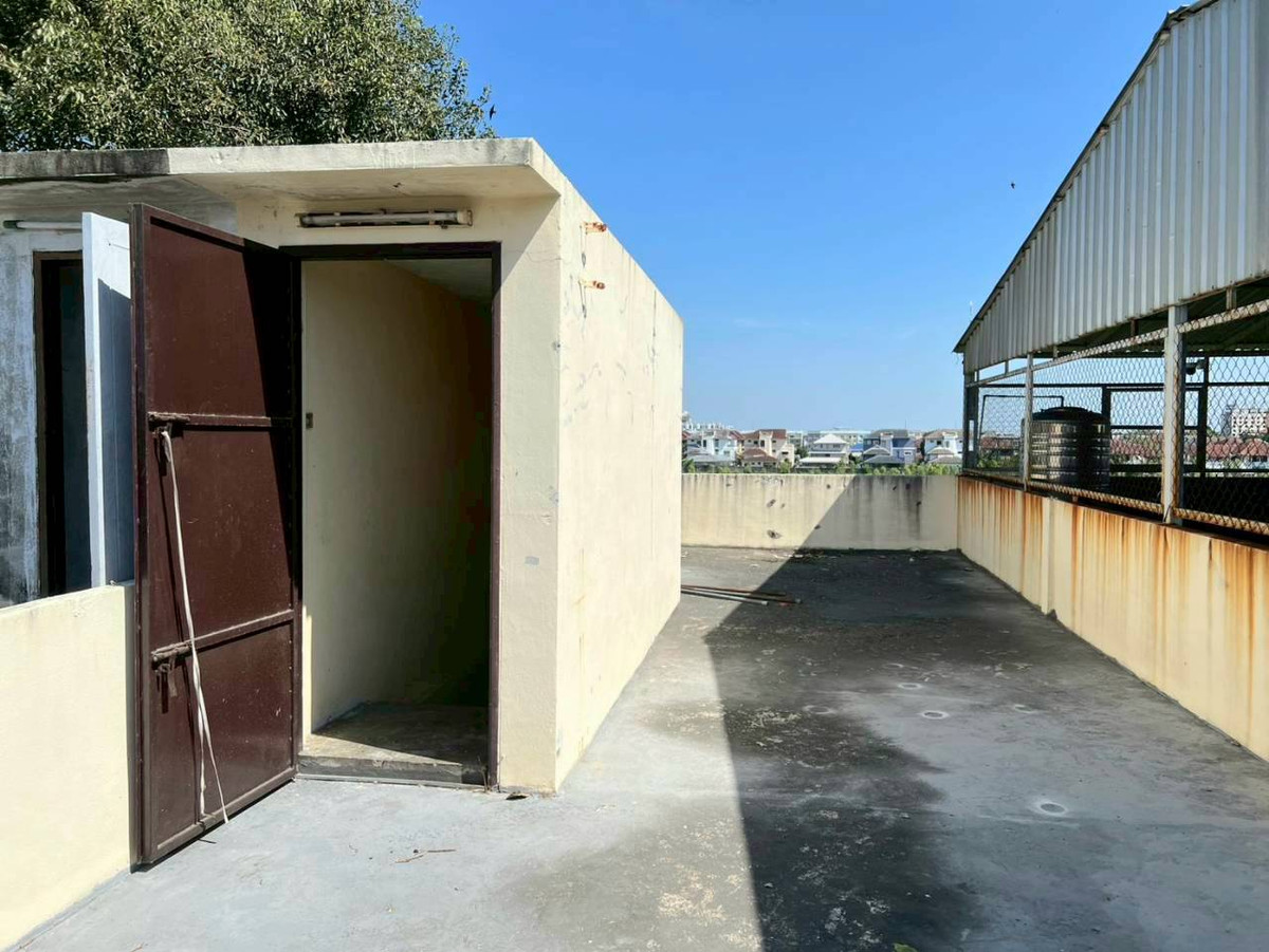 For SaleHome OfficeMin Buri, Romklao : Commercial building for sale, 3.5 floors, Sri Prajak Villa 1-2 (Ramkhamhaeng 156), Saphan Sung District, Bangkok, price 3,700,000 baht.