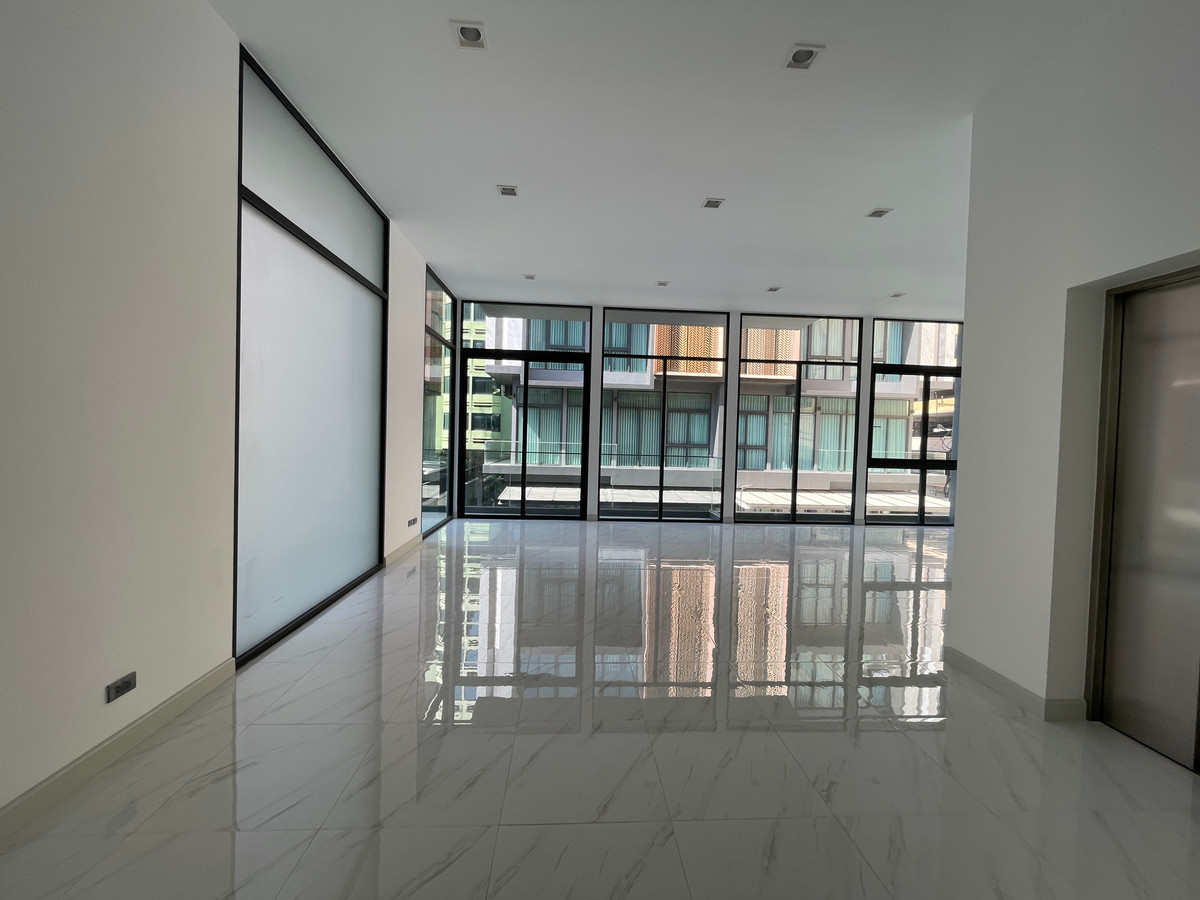 For SaleHome OfficeRamkhamhaeng, Hua Mak : Luxurious 5-story home office for sale, Metier Rama 9 project (Metier Rama 9), designed under the concept of superiority. Private parking for up to 6 cars