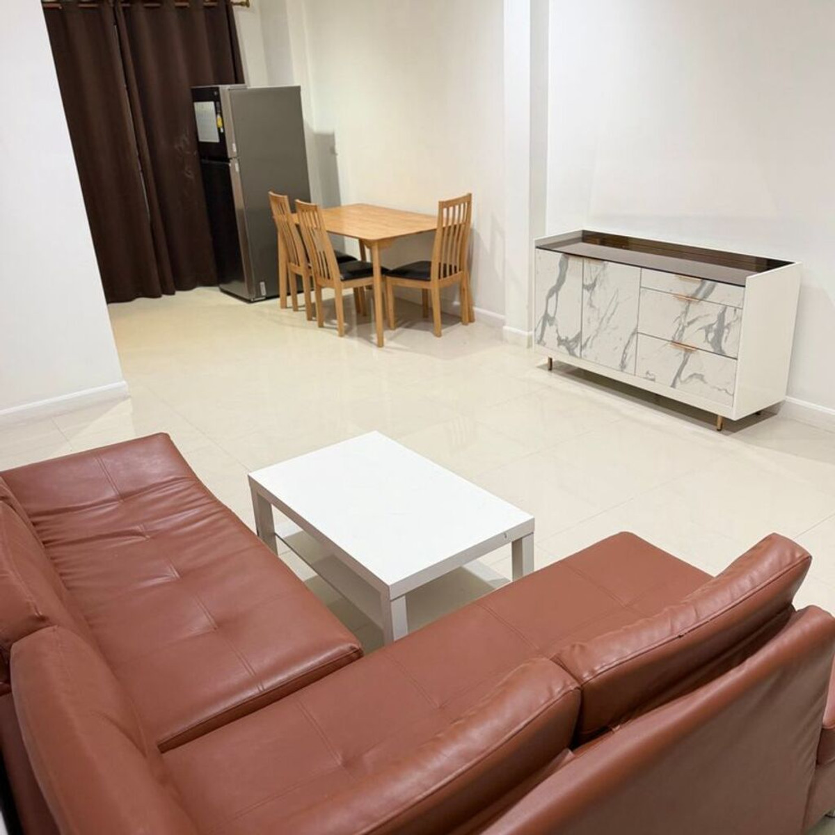 ให้เช่าทาวน์โฮมลาดกระบัง สุวรรณภูมิ : ให้เช่า บ้านกลางเมือง เอสเซ้นส์ อ่อนนุช-วงแหวน 3 ชั้น เลขที่ 489/8 (หลังมุม มีพื้นที่ด้านข้าง) (เลี้ยงสัตว์ได้)