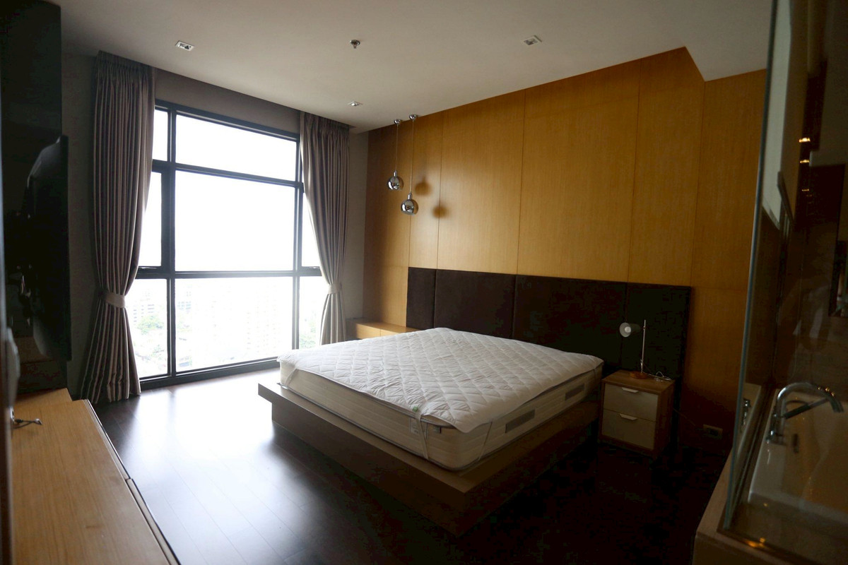 For RentCondoSukhumvit, Asoke, Thonglor : Condo The XXXIX by Sansiri, convenient travel, close to BTS, has a shuttle, fully furnished, ready to move in!