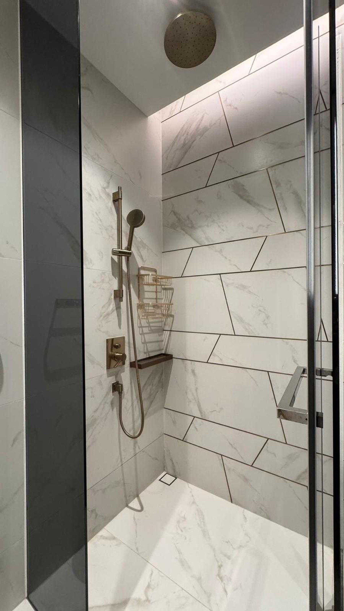 For RentCondoSukhumvit, Asoke, Thonglor : Luxury condo at The Estelle PhromPhong, convenient transportation, close to BTS, shuttle available, beautifully decorated room, fully furnished, ready to move in!