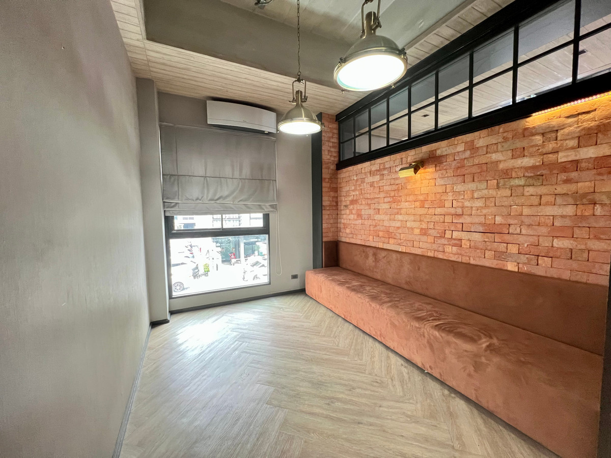 ให้เช่าโฮมออฟฟิศเลียบทางด่วนรามอินทรา : ให้เช่า ARCO Home Office 4 ชั้น | หลังมุม ทำเล Prime Ekkamai–Ramintra | พื้นที่ใหญ่ 395 ตร.ม. | จอดรถได้สูงสุด 6 คัน