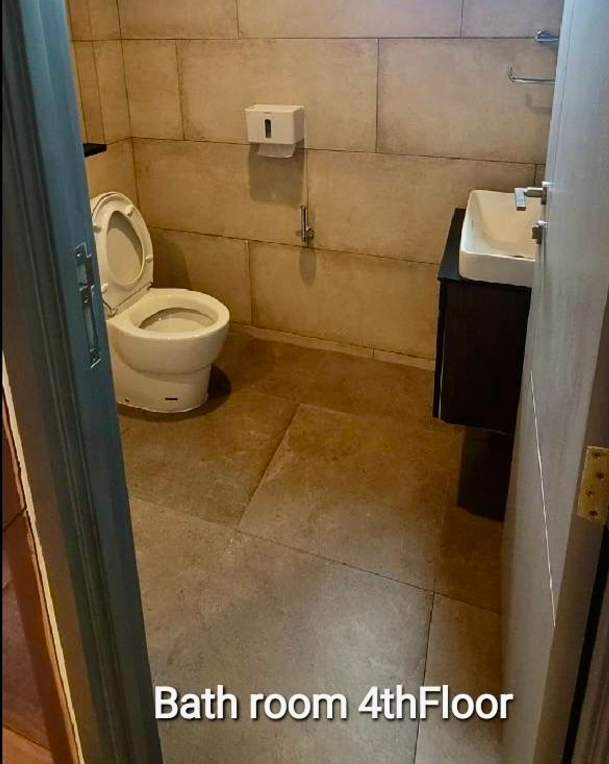 ให้เช่าโฮมออฟฟิศเลียบทางด่วนรามอินทรา : ให้เช่า ARCO Home Office 4 ชั้น | หลังมุม ทำเล Prime Ekkamai–Ramintra | พื้นที่ใหญ่ 395 ตร.ม. | จอดรถได้สูงสุด 6 คัน