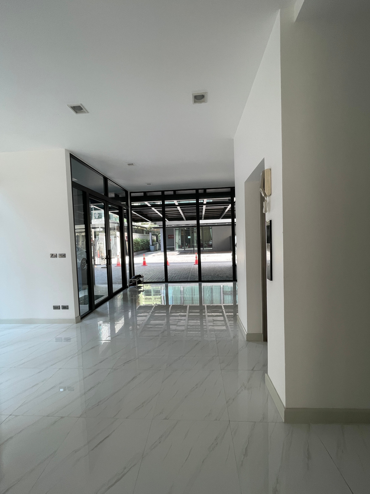For SaleHome OfficeRamkhamhaeng, Hua Mak : Luxurious 5-story home office for sale, Metier Rama 9 project (Metier Rama 9), designed under the concept of superiority. Private parking for up to 6 cars