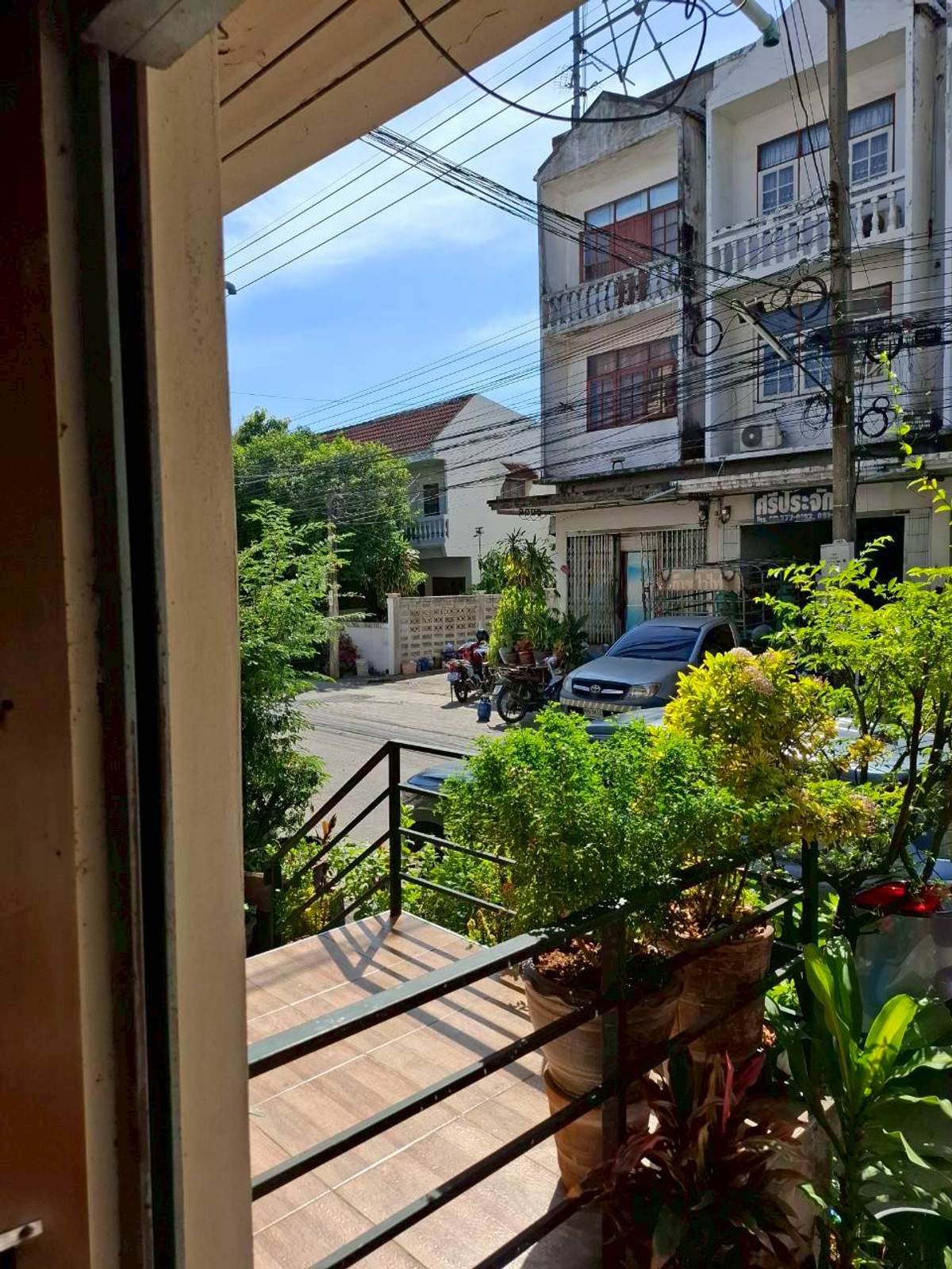 For SaleHome OfficeMin Buri, Romklao : Commercial building for sale, 3.5 floors, Sri Prajak Villa 1-2 (Ramkhamhaeng 156), Saphan Sung District, Bangkok, price 3,700,000 baht.