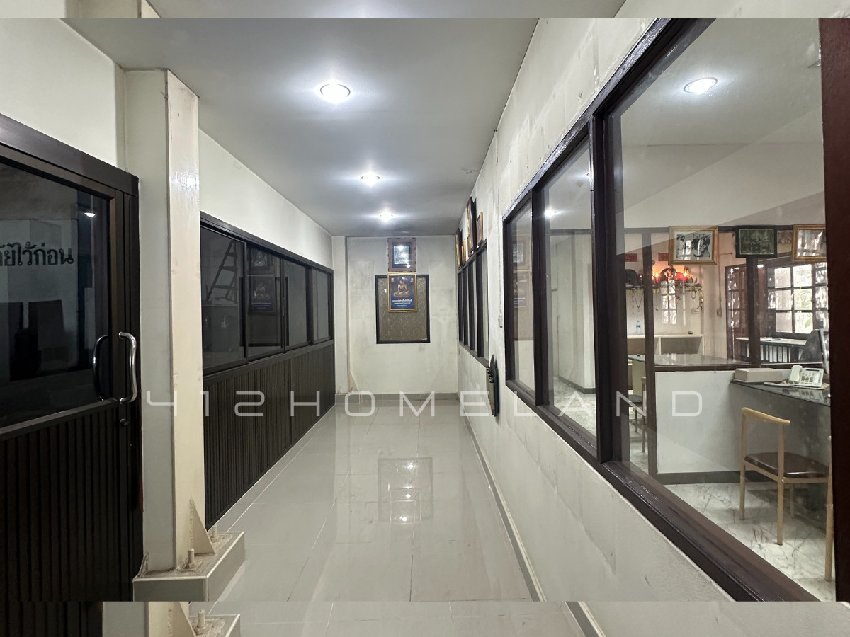 For SaleFactorySamut Prakan,Samrong : Factory + office for sale, 1,300 sq m., purple layout, area 1 rai, industrial location, water and electricity ready, large vehicles easy to get in and out.