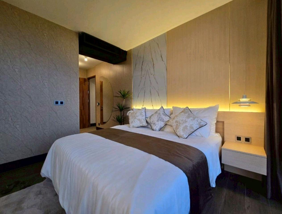 CondoRama9, Petchburi, RCA : The Ultimate Trophy Asset : Brand New Ultra-Luxury Duplex Penthouse at 📍THE ESSE at Singha Complex | 300 Sq.m. Panoramic Skyline Views🚀