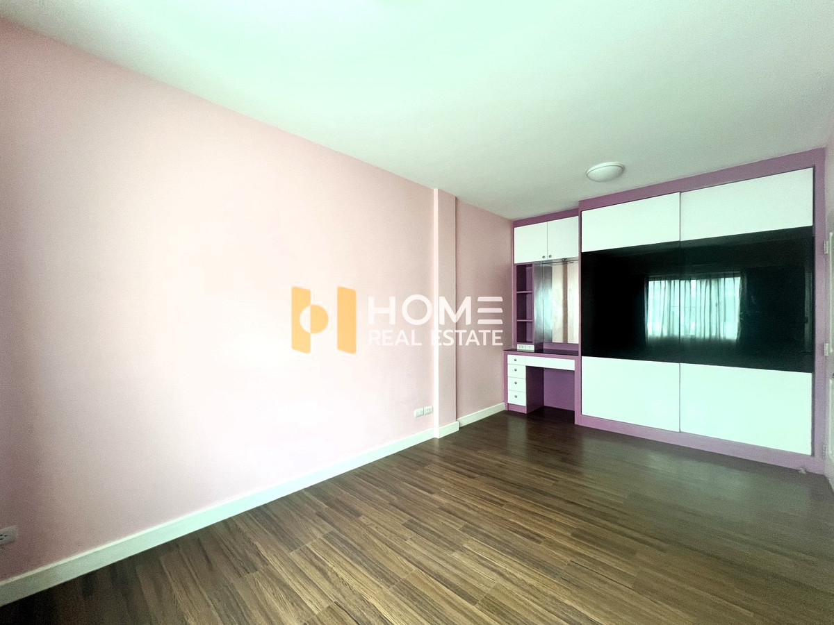 ขายทาวน์โฮมพัฒนาการ ศรีนครินทร์ : เข้าเมืองง่าย หลังบ้านใหญ่ 🔥 ทาวน์ อเวนิว พระราม 9 / 3 ห้องนอน (ขาย), Town Avenue Rama 9 / 3 Bedrooms (FOR SALE) BZD106