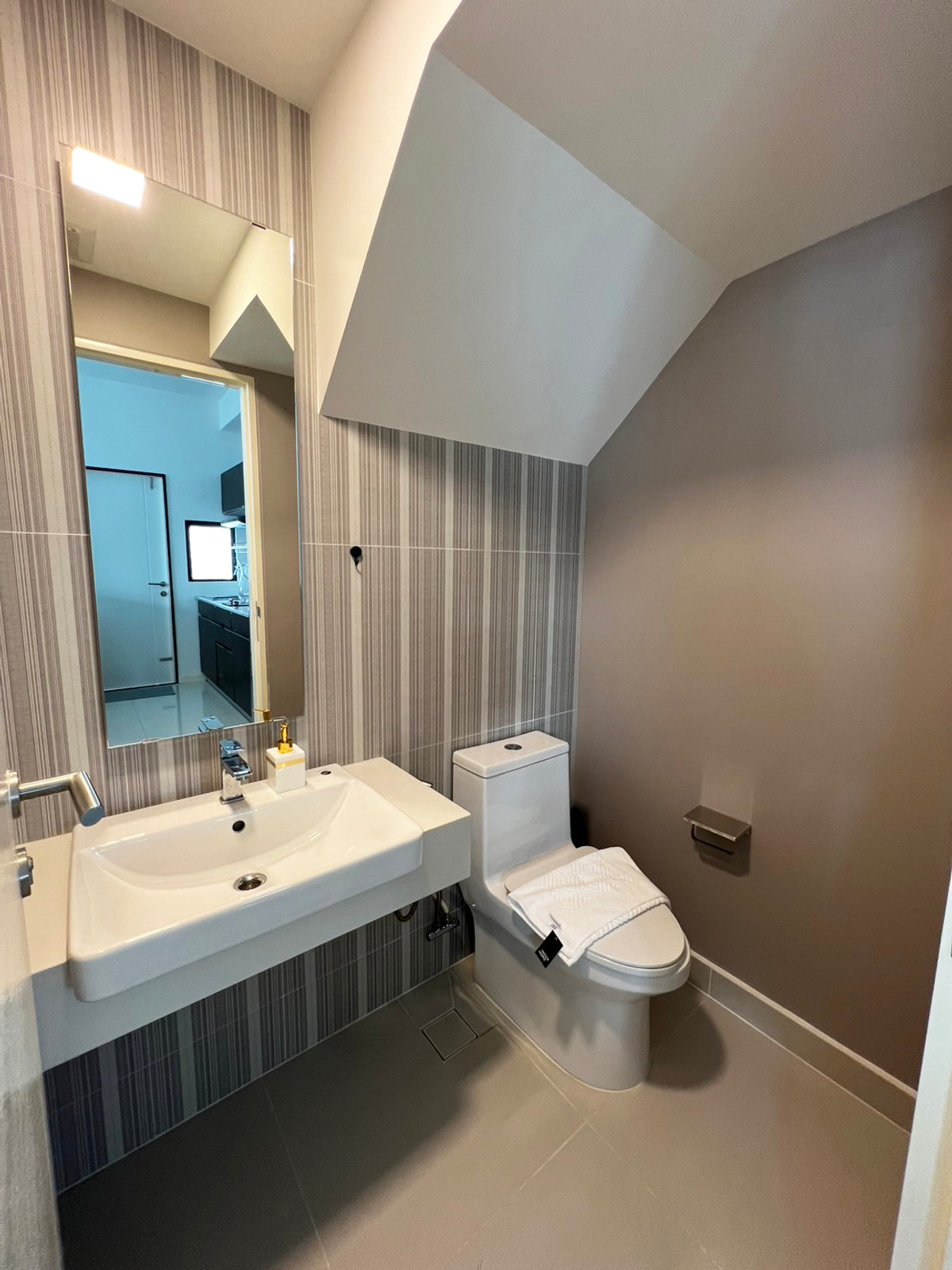 ขายทาวน์โฮมบางนา แบริ่ง ลาซาล : ทาวน์โฮมวินเทจหลังมุมสไตล์ยุโรป อินดี้ 5 บางนา กม.7 ตกแต่งพร้อมเข้าอยู่ 