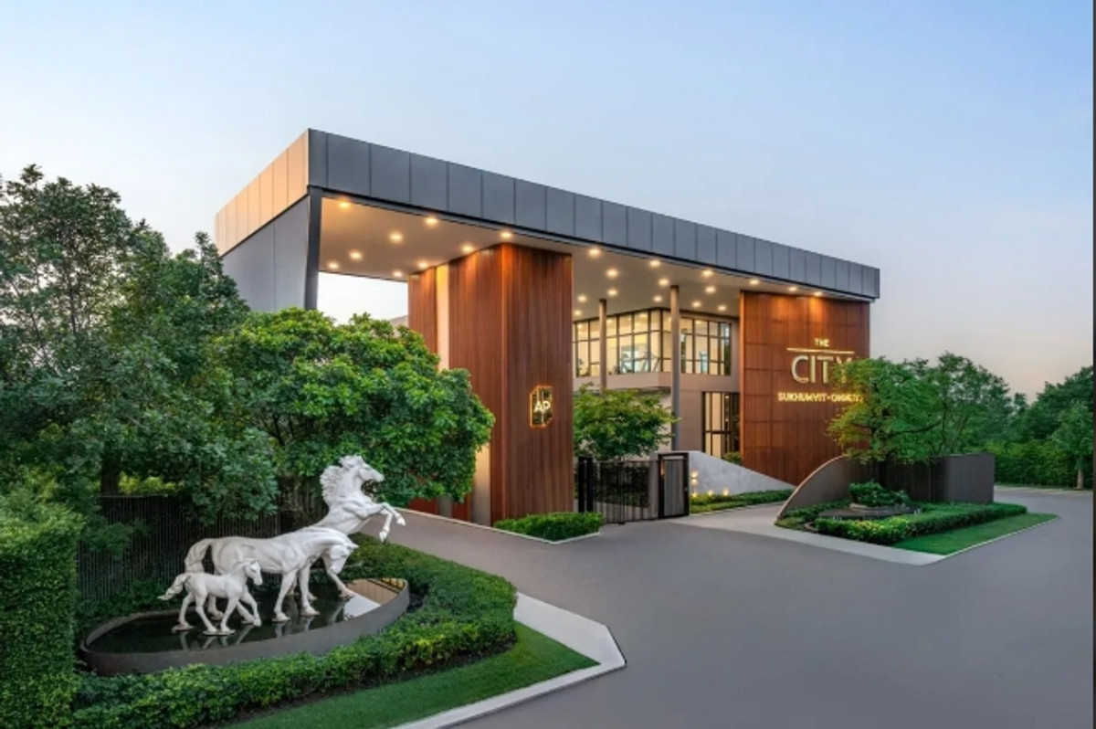 ขายบ้านลาดกระบัง สุวรรณภูมิ : บ้านเดี่ยว 2 ชั้น 5 นอน 6 น้ำ 4 ที่จอด “The City Sukhumvit Onnut 2” ใกล้ MRT ศรีนุช และ ซีคอนสแควร์ โทร : 081-245-7349