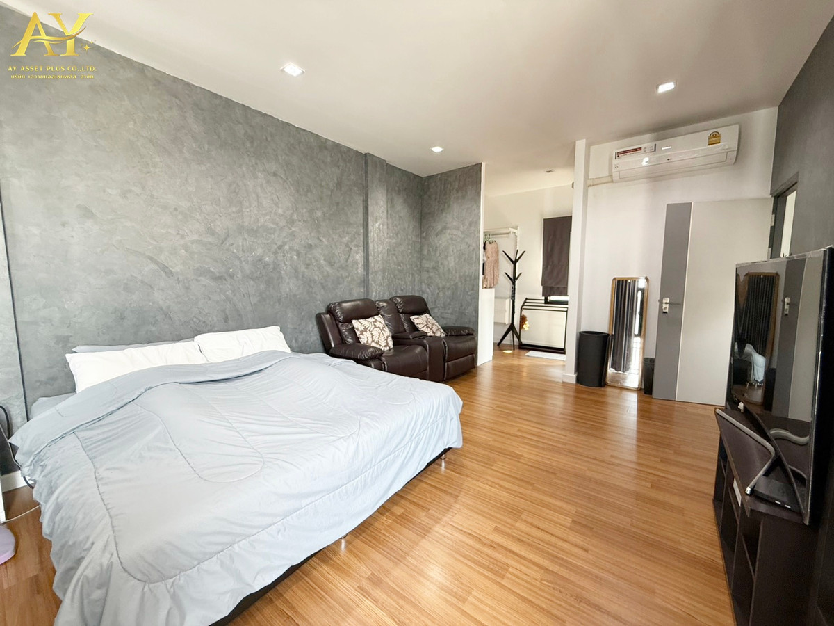 ขายทาวน์โฮมโชคชัย4 ลาดพร้าว71 : ขายด่วน!! ทาวน์โฮม 3ชั้น 34.7ตรว โครงการ Cozy ลาดพร้าว71 (ซอยสตรีวิทยา2 ซอย10) เพียง6.4MB!!✅     ทาวน์โฮมสไตล์ cozy&loft บ้านหลังมุม (หลังสุดท้าย) 