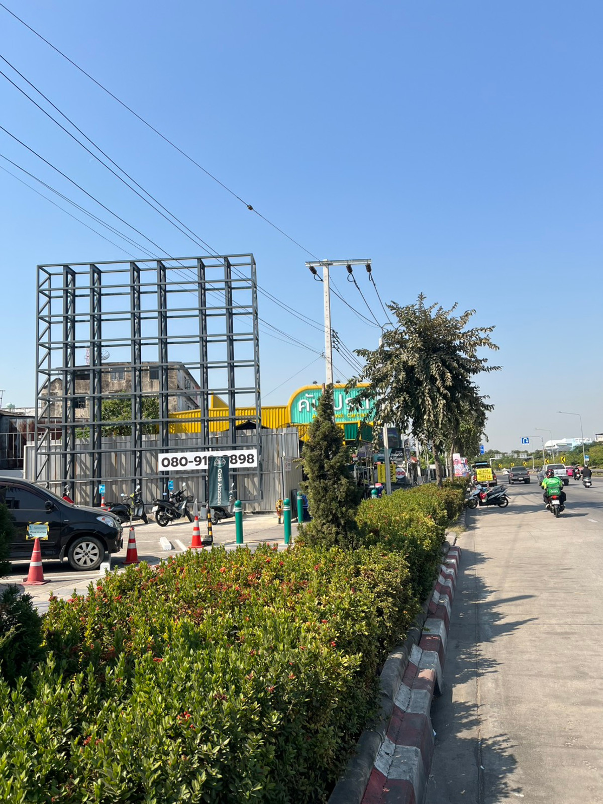 ให้เช่าอาคารพาณิชย์ปิ่นเกล้า จรัญสนิทวงศ์ : ให้เช่าป้ายโฆษณา ทำเลถนนตัดใหม่พรานนก ใกล้ MRT แยกไฟฉาย