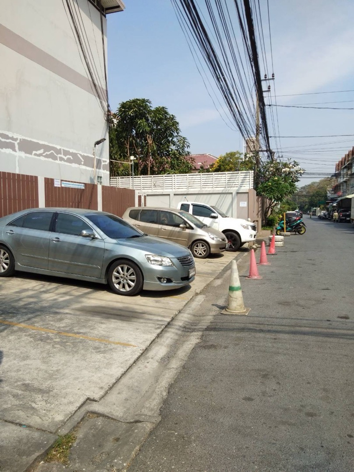 ขายบางนา แบริ่ง ลาซาล : ขายอพาร์ตเม้นท์ 3 ชั้น เนื้อที่ 159 ตร.ว. ใกล้ทางด่วนบางนา และ BTS บางนา