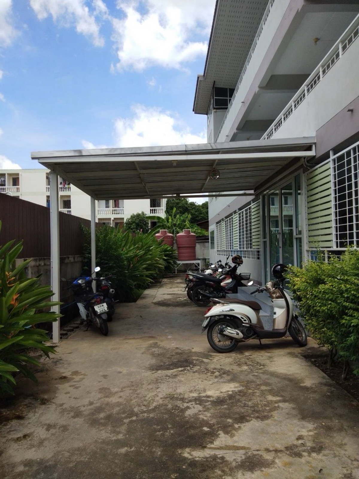 ขายบางนา แบริ่ง ลาซาล : ขายอพาร์ตเม้นท์ 3 ชั้น เนื้อที่ 159 ตร.ว. ใกล้ทางด่วนบางนา และ BTS บางนา