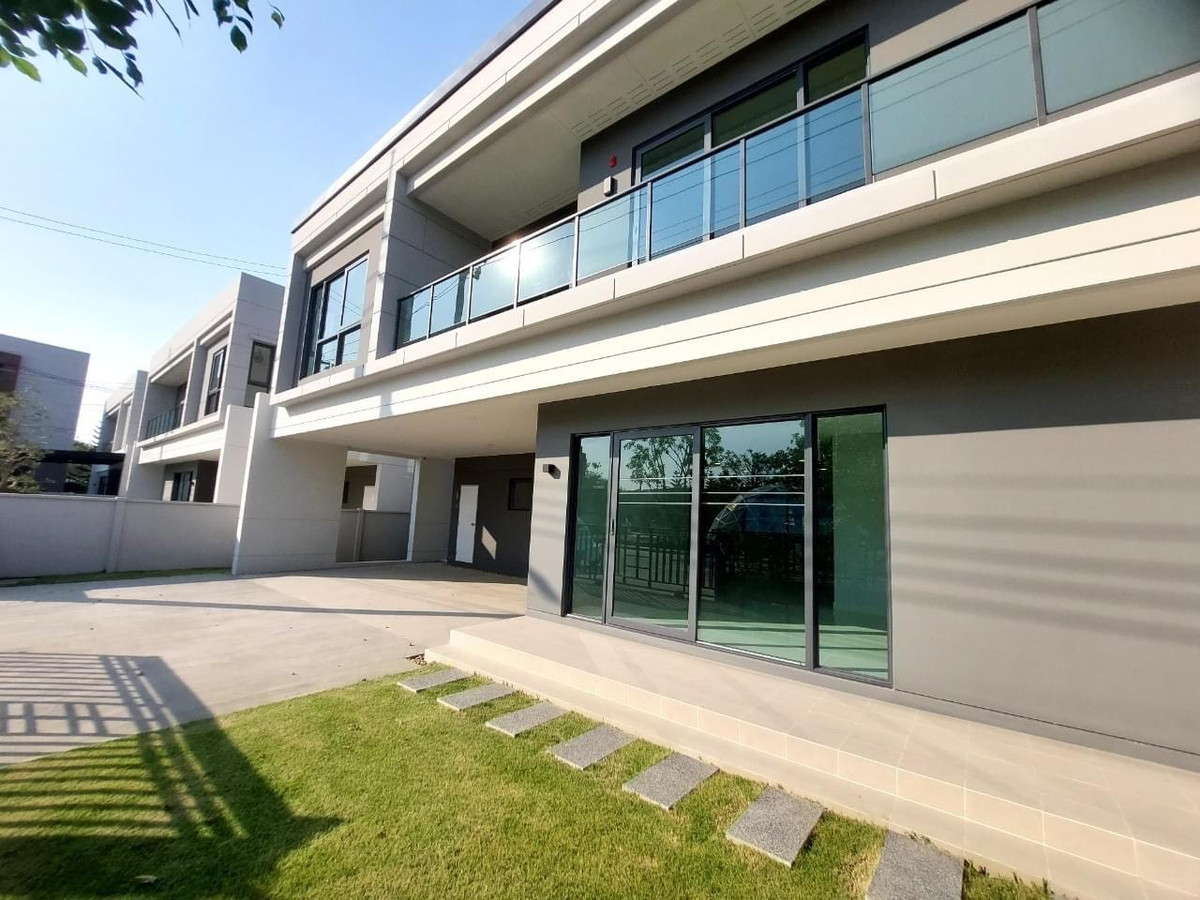 บ้านบางนา แบริ่ง ลาซาล : ขาย-ให้เช่า บ้านเดี่ยววิวสวน Centro บางนา สไตล์โมเดิร์น Type ใหญ่สุดในโครงการ 