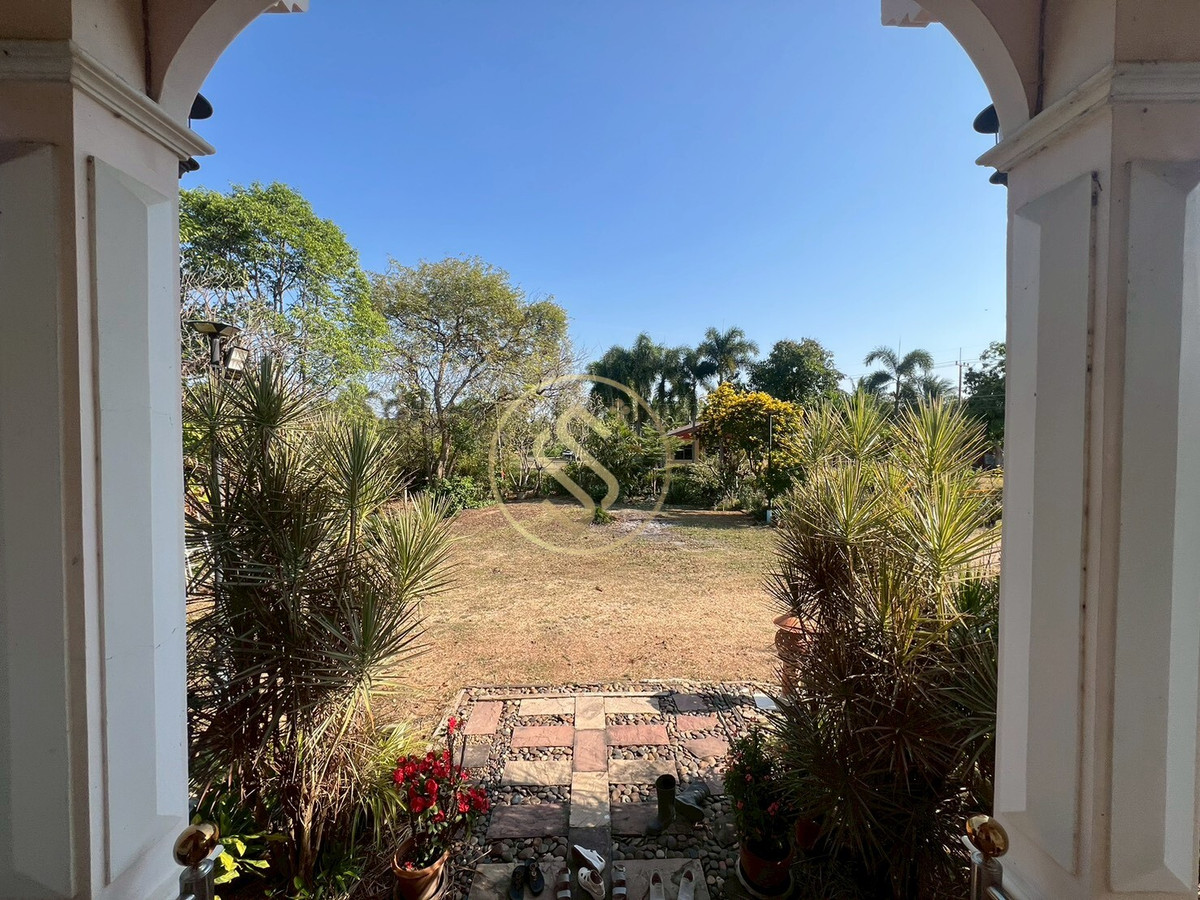 For SaleHouseChai Nat : Urgent sale, Baan Suan Som O, a fertile vacation home in Sankhaburi District. Chainat Province 4 rai 1 ngan, no flooding.