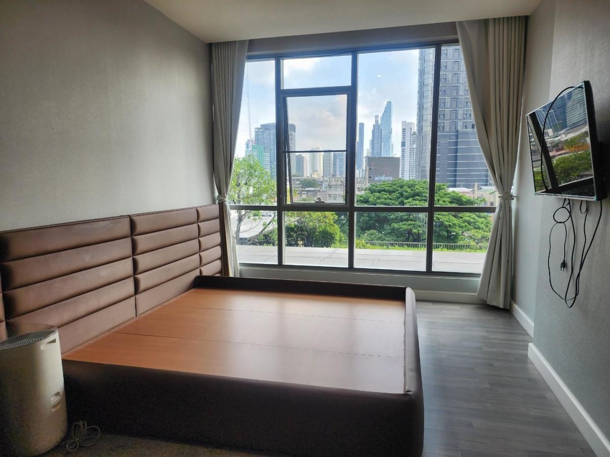 ขายคอนโดสยาม จุฬา สามย่าน : 🔥ขายด่วน🔥เดอะ รูม พระราม 4 ใกล้สถานีรถไฟฟ้า MRT หัวลำโพง เฟอร์นิเจอร์ครบ พร้อมเข้าอยู่