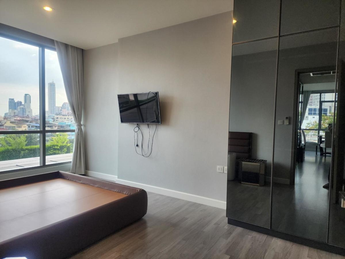 ขายคอนโดสยาม จุฬา สามย่าน : 🔥ขายด่วน🔥เดอะ รูม พระราม 4 ใกล้สถานีรถไฟฟ้า MRT หัวลำโพง เฟอร์นิเจอร์ครบ พร้อมเข้าอยู่