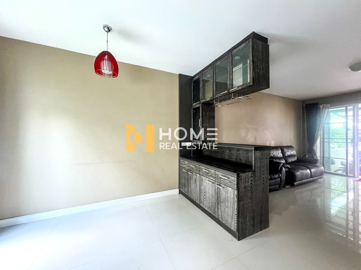 ขายทาวน์โฮมพัฒนาการ ศรีนครินทร์ : เข้าเมืองง่าย หลังบ้านใหญ่ 🔥 ทาวน์ อเวนิว พระราม 9 / 3 ห้องนอน (ขาย), Town Avenue Rama 9 / 3 Bedrooms (FOR SALE) BZD106