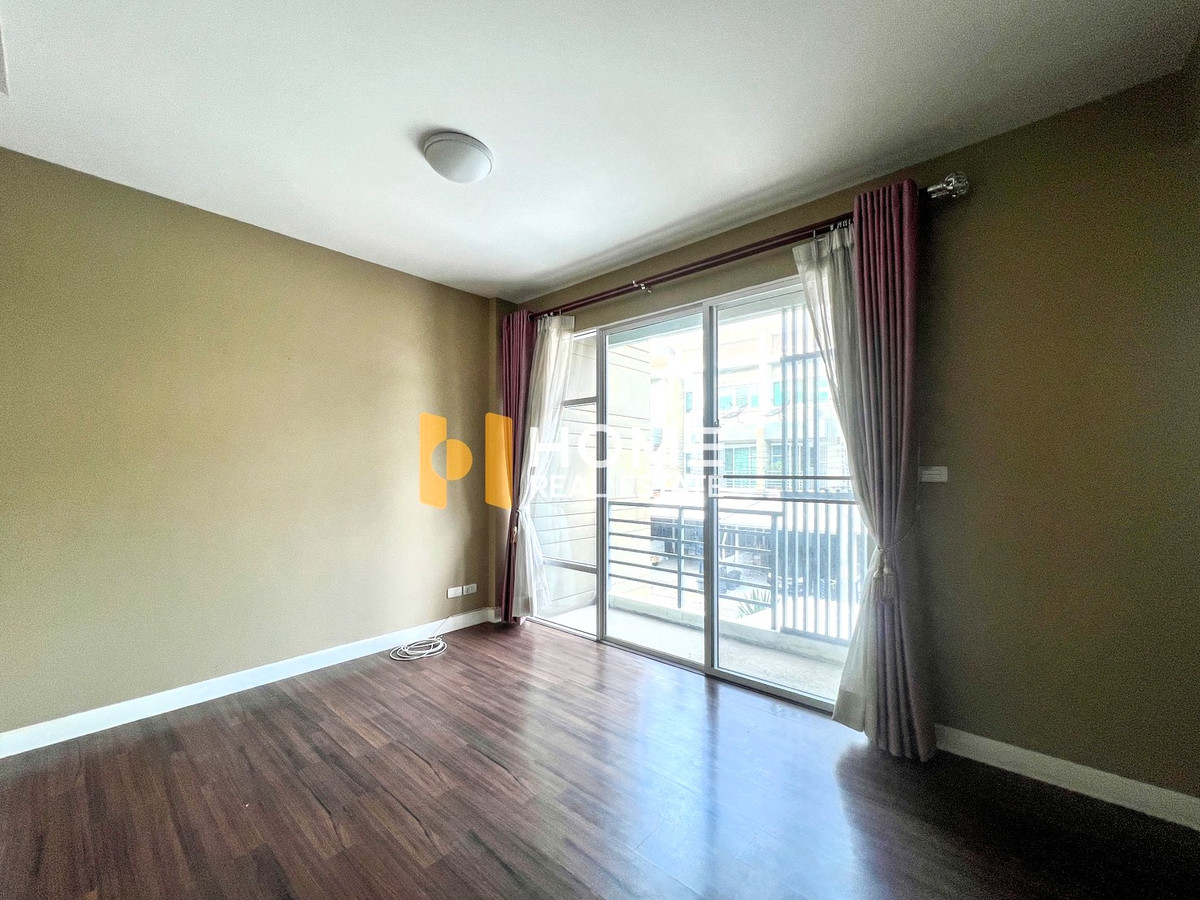 ขายทาวน์โฮมพัฒนาการ ศรีนครินทร์ : เข้าเมืองง่าย หลังบ้านใหญ่ 🔥 ทาวน์ อเวนิว พระราม 9 / 3 ห้องนอน (ขาย), Town Avenue Rama 9 / 3 Bedrooms (FOR SALE) BZD106