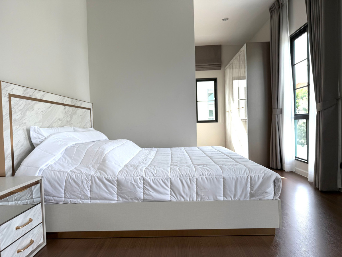 บ้านบางนา แบริ่ง ลาซาล : Setthasiri Bangna KM.10 บ้านเดี่ยว 2 ชั้น พร้อมอยู่ ทำเลบางนา ใกล้คลับเฮ้าส์ เป็นส่วนตัวสูง Please call: 062-496-6454