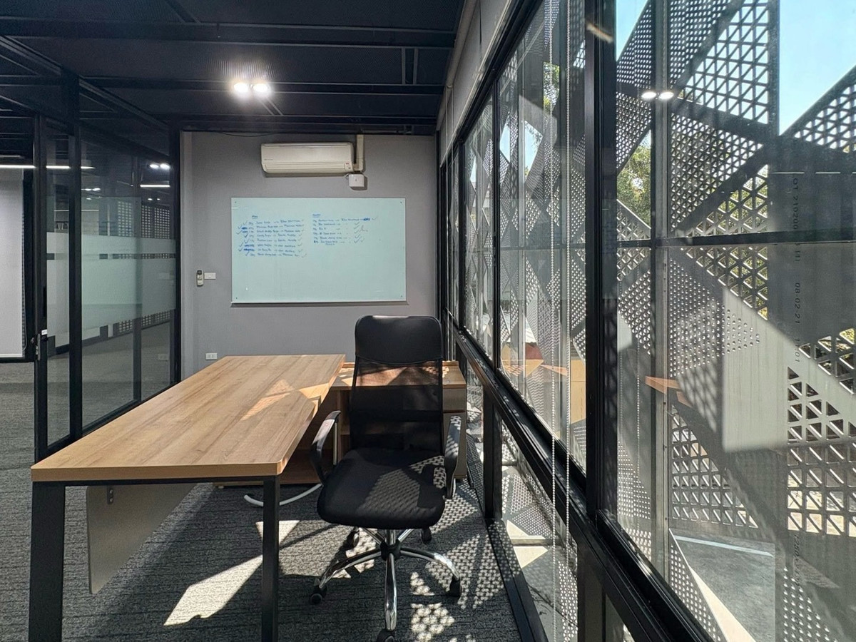 ให้เช่าโฮมออฟฟิศบางนา แบริ่ง ลาซาล : 🔹3-story home office Bangna-Bearing (Soi Lasalle 41)🔹 • 590 sq m. • Parking for more than 20 cars  