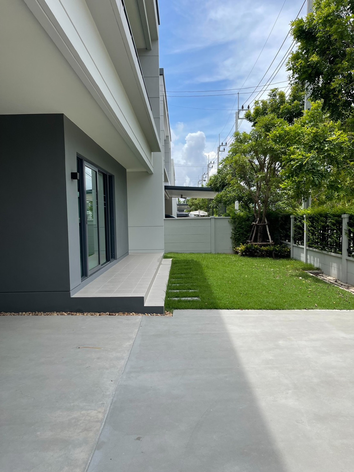 บ้านบางนา แบริ่ง ลาซาล : ขาย-ให้เช่า บ้านเดี่ยววิวสวน Centro บางนา สไตล์โมเดิร์น Type ใหญ่สุดในโครงการ 