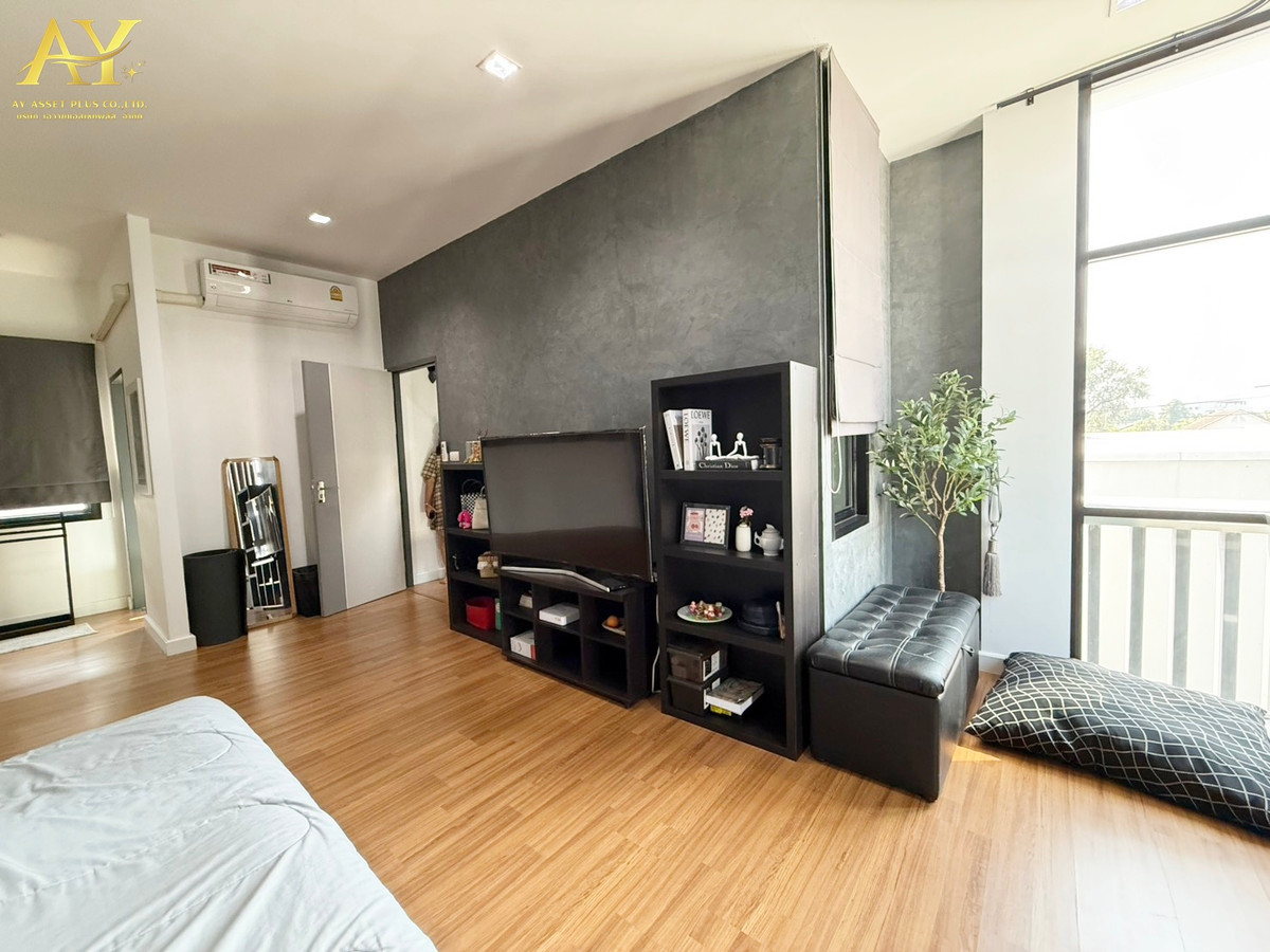 ขายทาวน์โฮมโชคชัย4 ลาดพร้าว71 : ขายด่วน!! ทาวน์โฮม 3ชั้น 34.7ตรว โครงการ Cozy ลาดพร้าว71 (ซอยสตรีวิทยา2 ซอย10) เพียง6.4MB!!✅     ทาวน์โฮมสไตล์ cozy&loft บ้านหลังมุม (หลังสุดท้าย) 