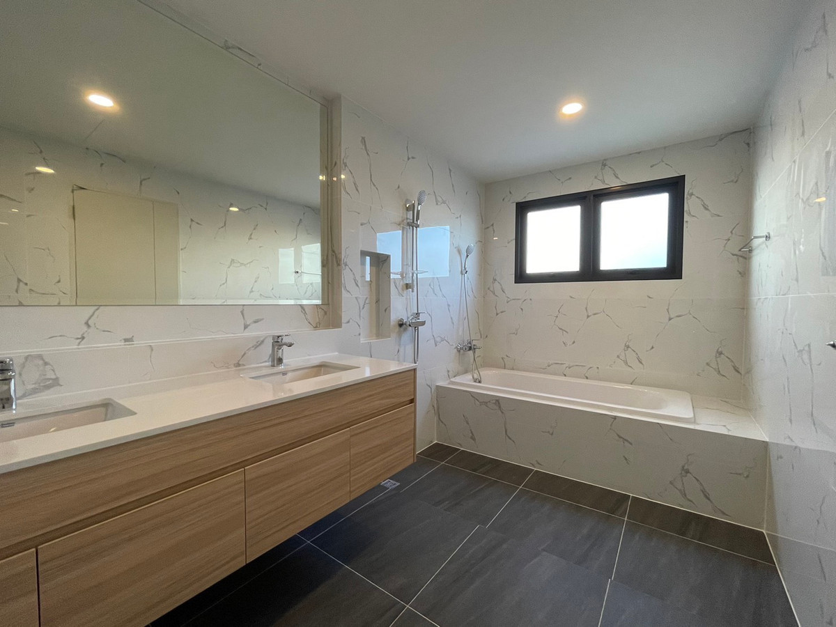 บ้านบางนา แบริ่ง ลาซาล : ขาย-ให้เช่า บ้านเดี่ยววิวสวน Centro บางนา สไตล์โมเดิร์น Type ใหญ่สุดในโครงการ 